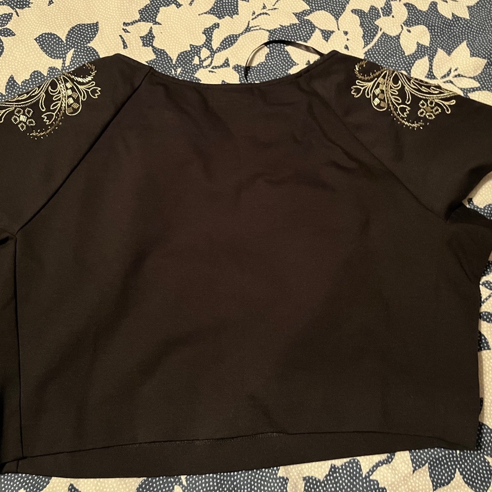 Embroidered crop top - Picture 3 of 4